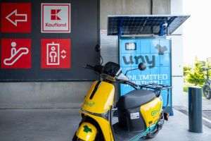 Glovo, Uny şi Kaufland introduc 20 de vehicule electrice şi staţii de încărcare pentru livratorii din Constanţa